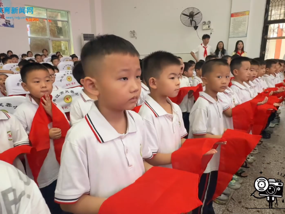 #小记者在现场 【洪江市站】芙蓉小学：举行2025年少先队建队纪念日主题入队仪式（小记者 危梓墨 指导教师 何爱明 廖霞）