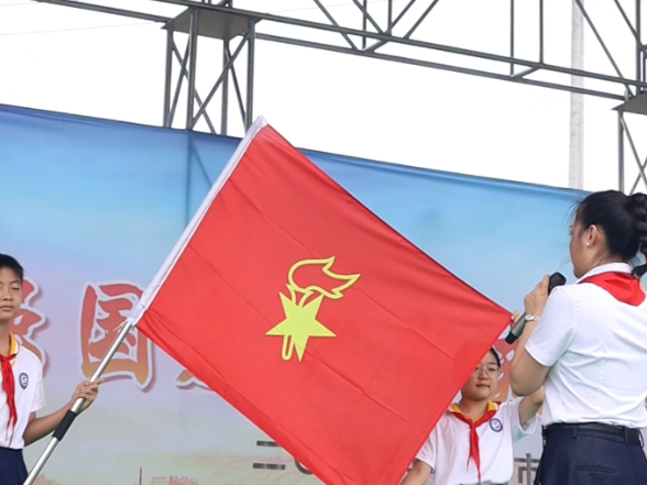 #小记者在现场 【临湘站】实验学校：举行2025年少先队建队日暨新队员入队仪式（小记者 潘星辰 指导教师 杨群英 刘子依）