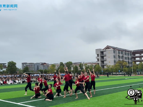 #小记者在现场 【芷江站】第三中学：举行秋季运动会（小记者 欧佳瞳 杨淼 指导教师 杨艳枚 何秋璐）