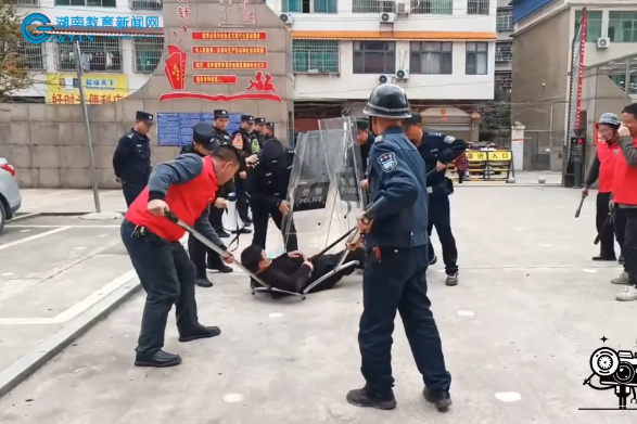 #小记者在现场 【新邵县站】新田铺镇中学开展全校综合应急疏散演练（小记者 简子涵 指导教师 何夕阳 邓小丽）