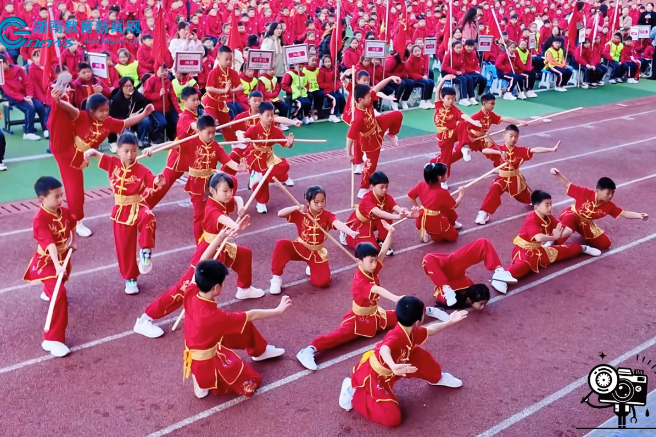 #小记者在现场 【安化站】第一芙蓉学校：举行第七届体育运动会开幕式暨少先队检阅式（小记者 李明哲 指导教师 陈晨 李金定）