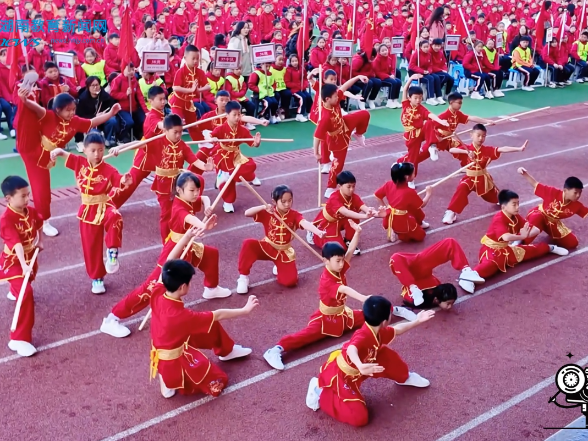 #小记者在现场 【安化站】第一芙蓉学校：举行第七届体育运动会开幕式暨少先队检阅式（小记者 李明哲 指导教师 陈晨 李金定）