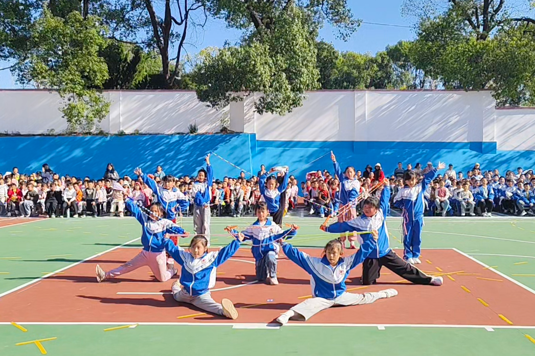 【衡东县站】迎宾完小：“绳”采飞扬 童心绽放