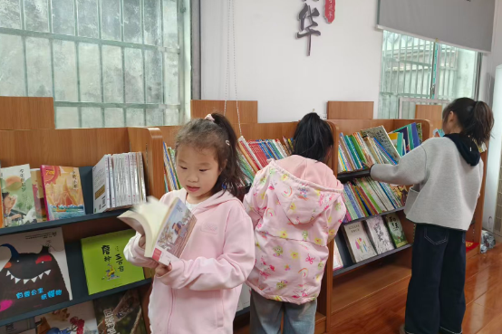 【浏阳站】与名家对话，伴书香成长，沙市完小举行“跟着名家学语文”阅读周活动