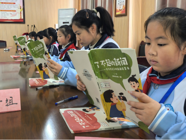 【新晃站】思源实验学校：共读新闻好书，争做优秀小记者