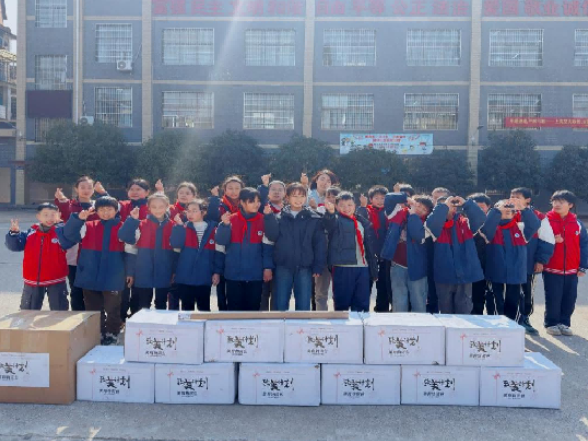 【衡阳县站】渣江中心小学：“赤橙公益”与“致美计划”双重爱心情暖乡村学子