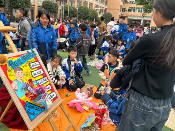 【耒阳站】让英语在真实场景中“活”起来！前进小学跳蚤市场成语言实践新舞台