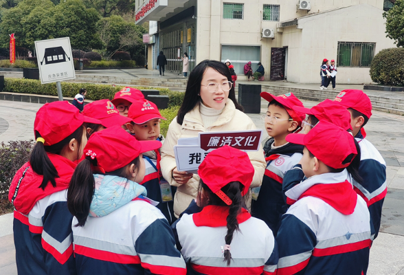 衡阳市石鼓区都司学子用雷锋“精神密钥”解锁清廉密码