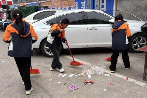 【耒阳站】五里牌小学：我们都是追“锋”人，打响社区环境“保卫战”