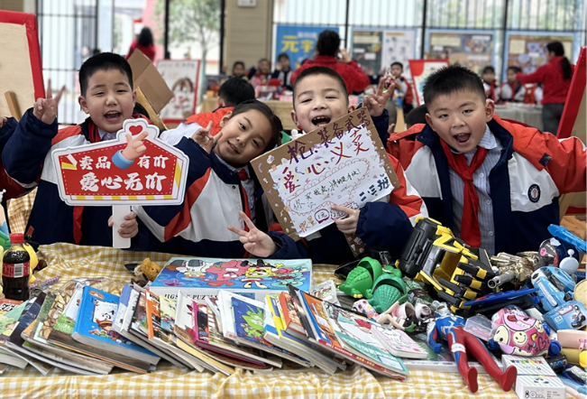 衡阳市石鼓区华耀小学：1700余名师生用爱心点亮公益星空