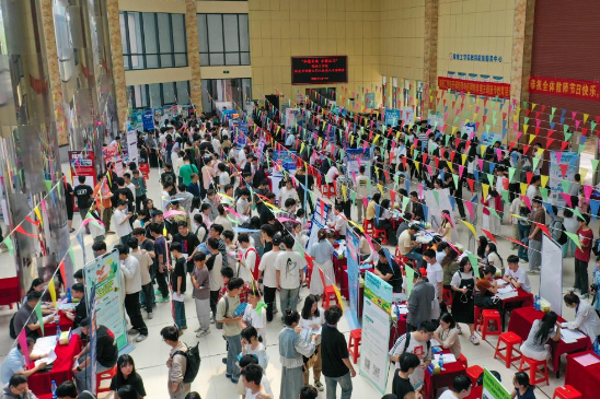 湖南工学院举办校友专场暨江门市人社局人才招聘会  561人意向签约
