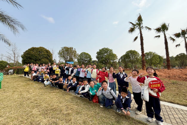 【衡东县站】新塘镇中心学校：开展“心游乐园，放飞自我”心理健康月户外活动