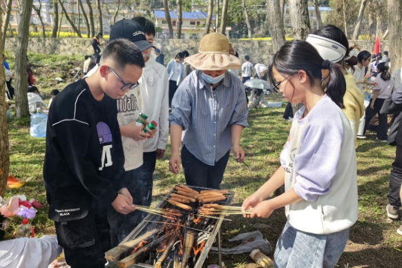 【慈利站】通津铺镇中学：春游野炊解锁劳动教育新场景