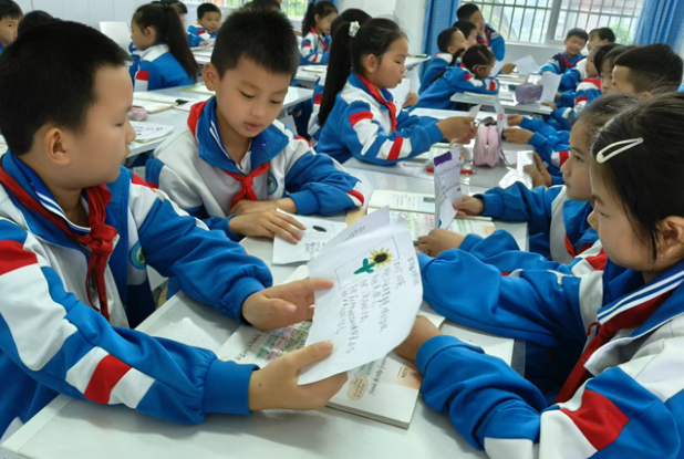 新晃：侗乡学子“云端”对话省城名师