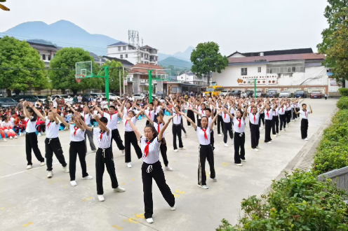 桑植县瑞塔铺学校：以体操之名赴一场阳光之约