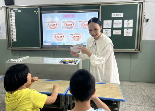 莫艳：用爱与专业点亮“折翼天使”的世界