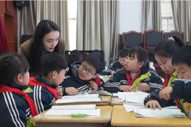 搭乘帮扶东风：保靖县教师培训赋能教育提质