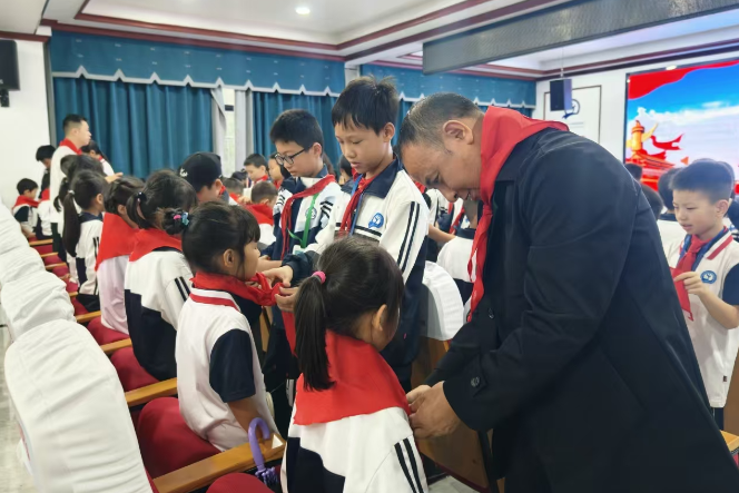 【耒阳站】实验中学铁路园分校：牢记党的教导 争做强国少年