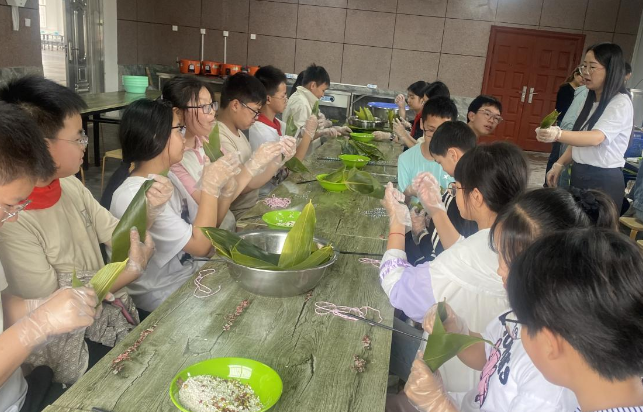 【鼎城区站】蔡家岗中学：粽叶飘香承古韵 巧手传情润童心