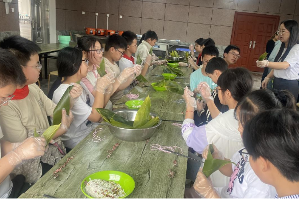 【鼎城区站】蔡家岗中学：粽叶飘香承古韵 巧手传情润童心