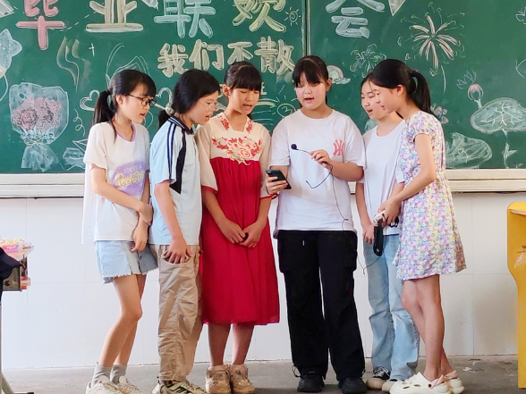 【衡东县站】新塘镇中心学校：毕业联欢，情暖离愁