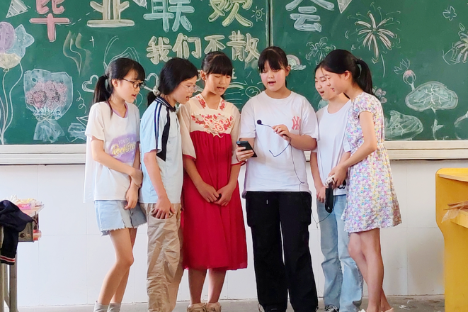 【衡东县站】新塘镇中心学校：毕业联欢，情暖离愁
