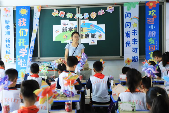 镜头里的开学季【衡阳县站】实验学校：秩序与温馨并行的开学季