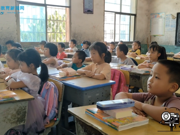 #小记者在现场 【衡阳县站】金兰镇中心小学：观看阅兵仪式 感悟家国情怀 （小记者 黄欣妍 谢萌 指导教师 邓玮萍）