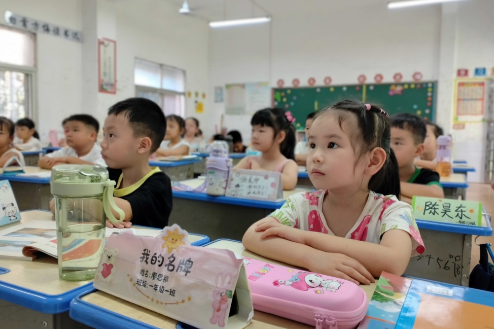 镜头里的开学季【资兴市站】鲤鱼江完小：安全护航，梦想启航