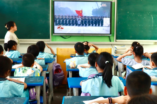 【衡东县站】新塘镇中心学校：千名师生同上一堂课