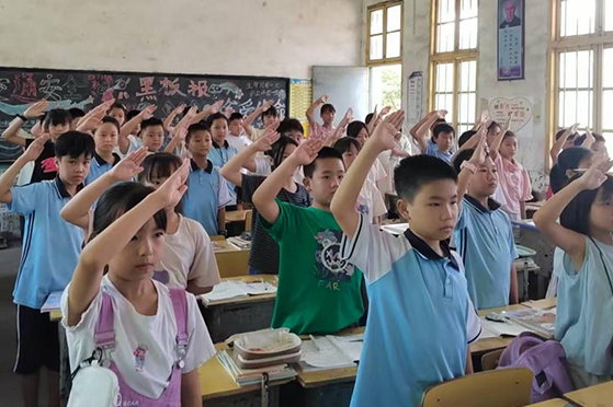【衡阳县站】金兰镇中心小学：观看阅兵仪式，感悟家国情怀