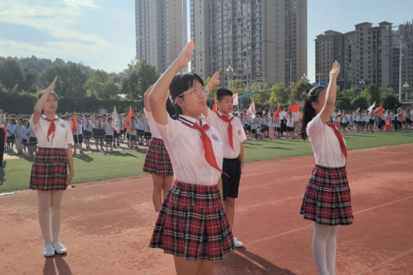 镜头里的开学季【零陵区站】阳明芙蓉学校举办秋季开学典礼活动