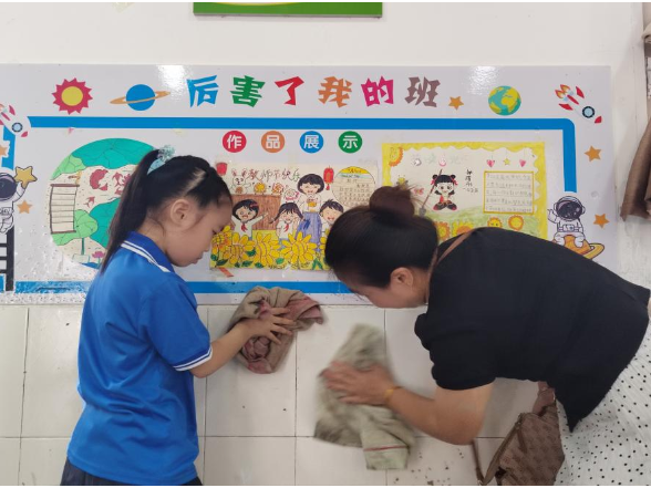镜头里的开学季【湘阴站】左宗棠学校：开学首日家校互助 共筑整洁校园