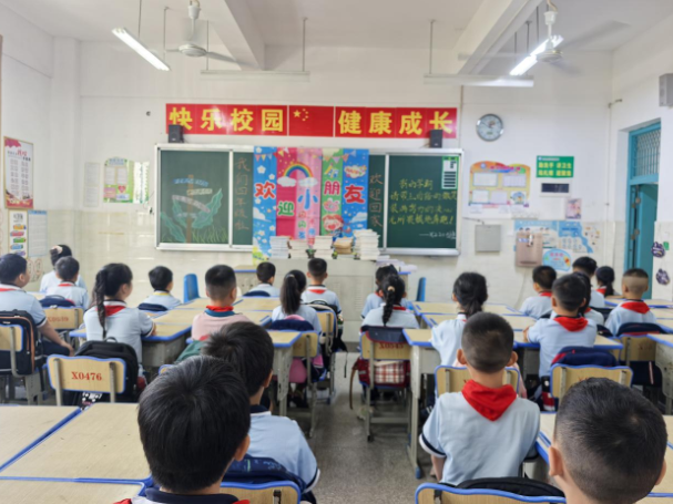 镜头里的开学季【新晃站】思源学校：多样活动开启精彩新征程