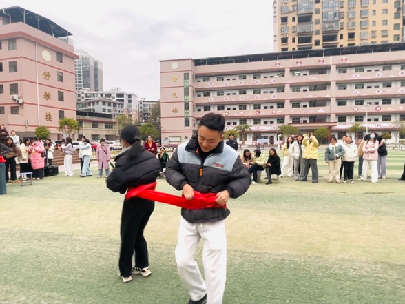 【耒阳站】五里牌小学：欢歌笑语赶“马”忙，绸带飞扬迎新年