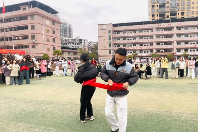 【耒阳站】五里牌小学：欢歌笑语赶“马”忙，绸带飞扬迎新年