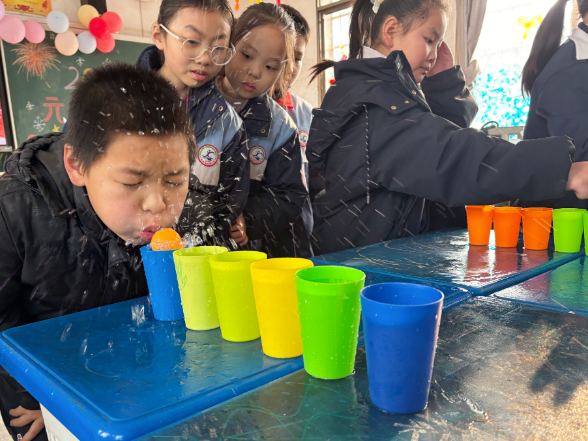 【衡东县站】新塘镇中心学校：游戏挑战和美食 快快乐乐迎新年