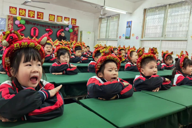 【祁东县站】玉合街道中心小学：“童趣迎元旦 ，寻访新年心愿”记录校园美好瞬间