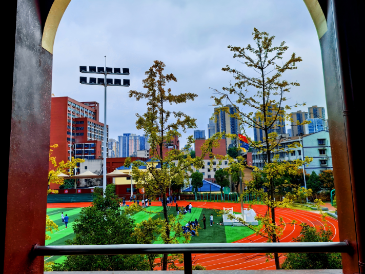 定格校园秋日浪漫｜长沙市雅礼书院中学：邂逅校园里的秋色与青春锋芒