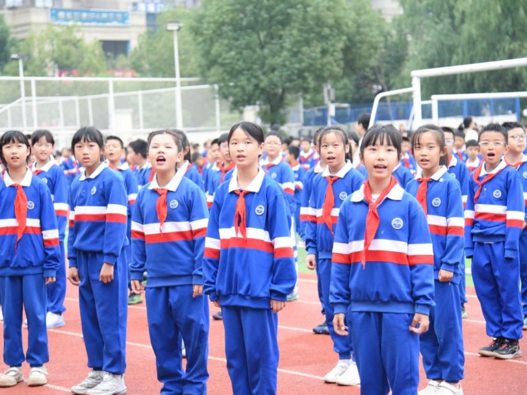 定格校园秋日浪漫｜湖南湘江新区雅礼洋湖小学：秋日校园，红歌嘹亮