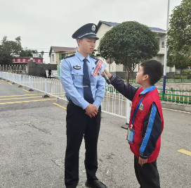 【浏阳站】学法明底线，守好行为红线，沿溪完小开展法治安全教育讲座