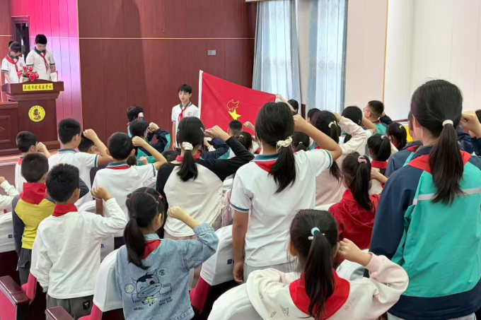 【耒阳站】欧阳海学校：高举队旗跟党走 做新时代好少年