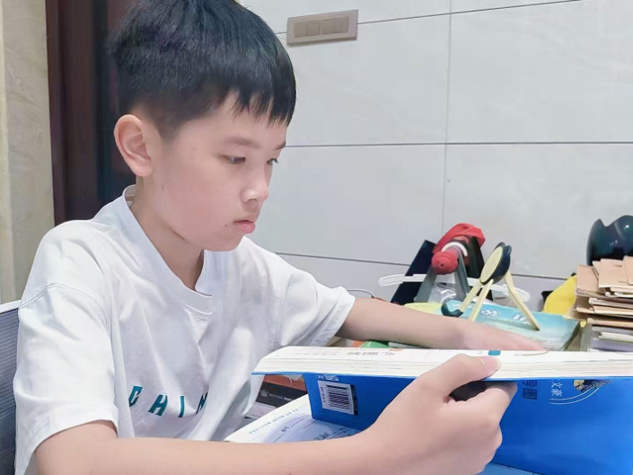 【辰溪站|小记者成长趣事】刘育成：以笔为炬 初识记者担当