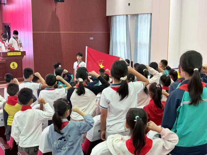 【耒阳站】欧阳海学校：高举队旗跟党走 做新时代好少年