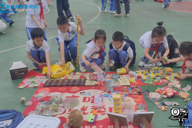 【湘阴站】快乐六一，绿色童行——滨湖学校跳蚤市场热闹开市（小记者 钱逸 指导教师 张燕）