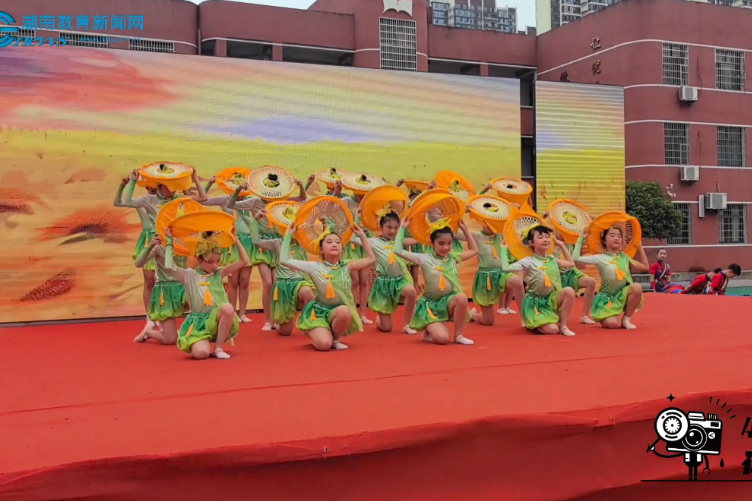 【汨罗站】荣家路小学举行2026年"奋进新时代争做好少年"六一庆祝活动（小记者 彭依乐 指导教师 赵韩秦一 赵冰怡）