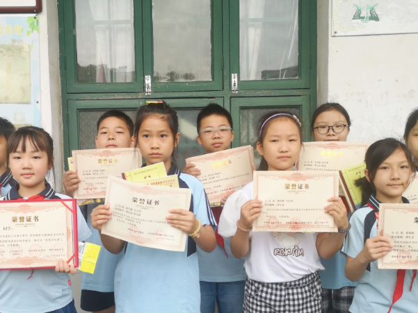 【衡东站】新塘镇中心学校：小记者站颁奖大会引热潮