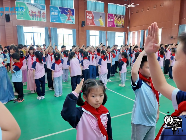 【望城站】高塘岭实验第一小学举行2026年六一新队员入队仪式（小记者 周沫 指导教师 余安琪）