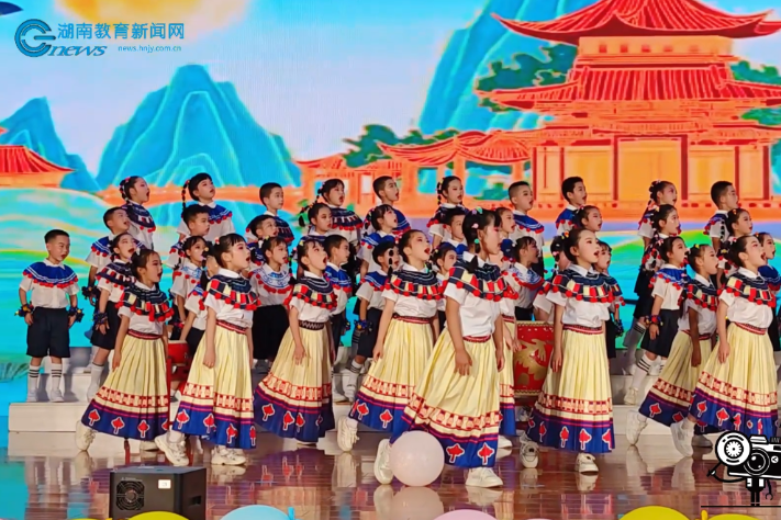 【资阳区站】马良学校举行“童心向党逐梦想 艺彩飞扬向未来”六一文艺汇演（小记者 刘晨硕 张若兰 指导教师 戴姣娇）
