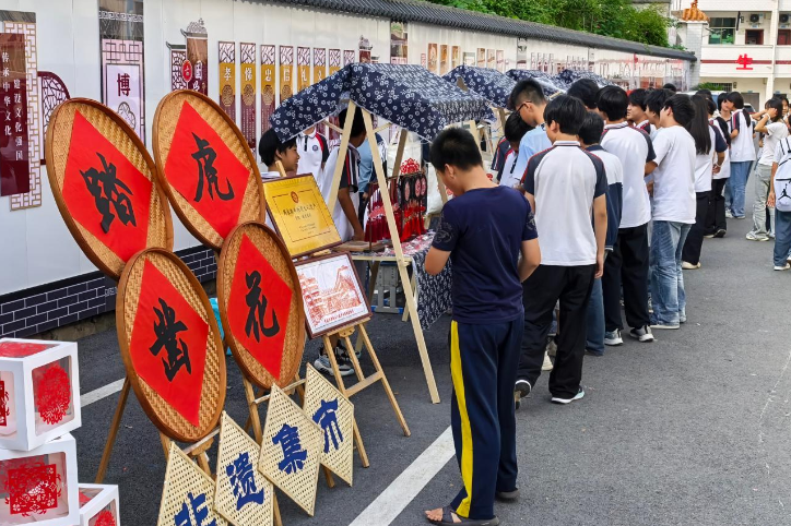 【祁东站】踏虎凿花非遗集市开市！永昌街道中心学校以劳育美传承非遗文化